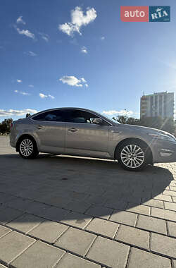 Седан Ford Mondeo 2012 в 