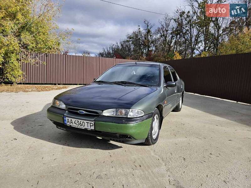 Седан Ford Mondeo 1993 в Обухове