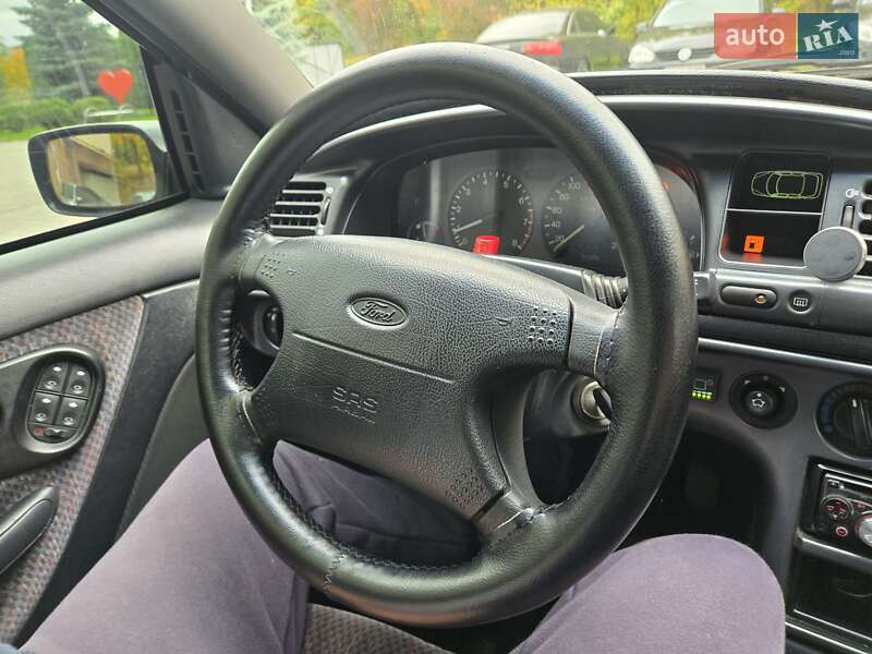 Седан Ford Mondeo 1993 в Обухове