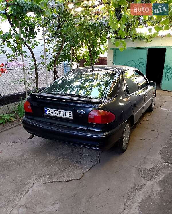 Лифтбек Ford Mondeo 1995 в Бобринце