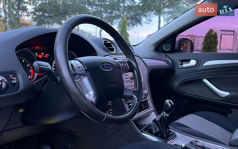 Лифтбек Ford Mondeo 2008 в Львове