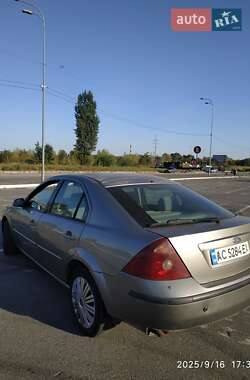 Лифтбек Ford Mondeo 2001 в 
