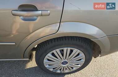 Лифтбек Ford Mondeo 2001 в 