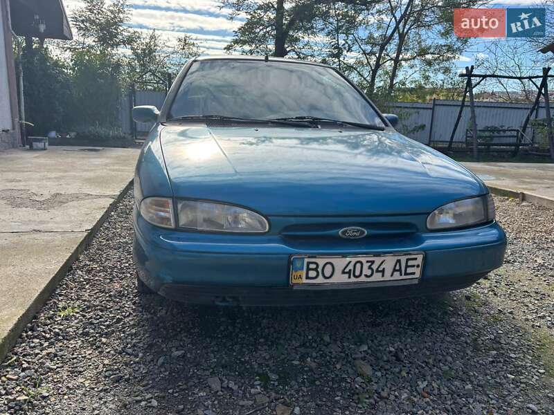 Ліфтбек Ford Mondeo 1993 в Чорткові