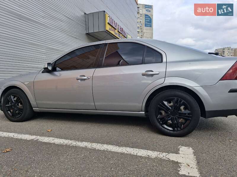 Ліфтбек Ford Mondeo 2004 в Харкові