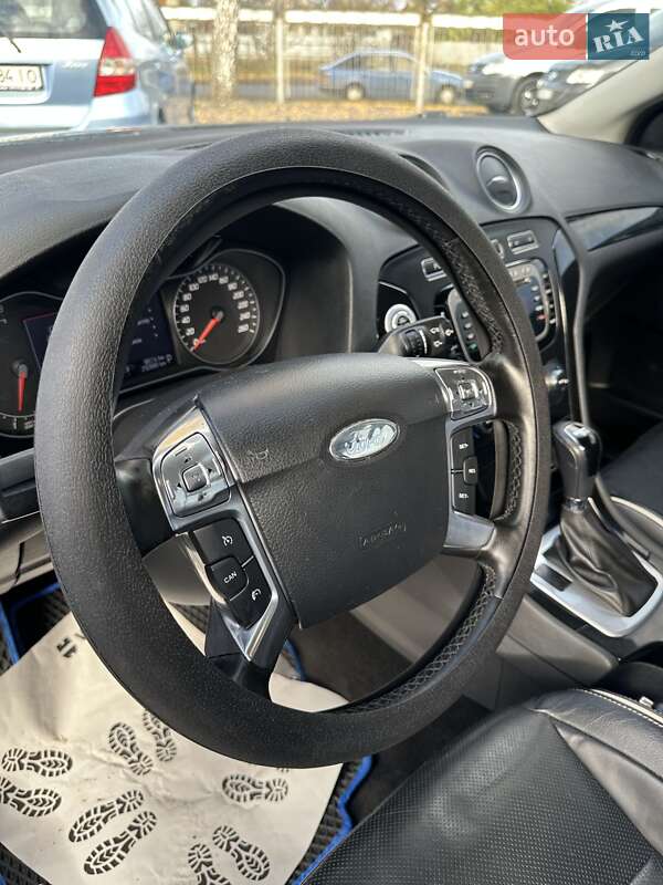 Седан Ford Mondeo 2011 в Смеле