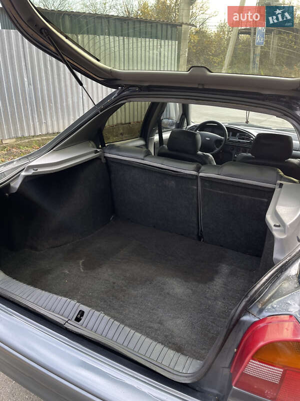 Лифтбек Ford Mondeo 1994 в Хмельницком