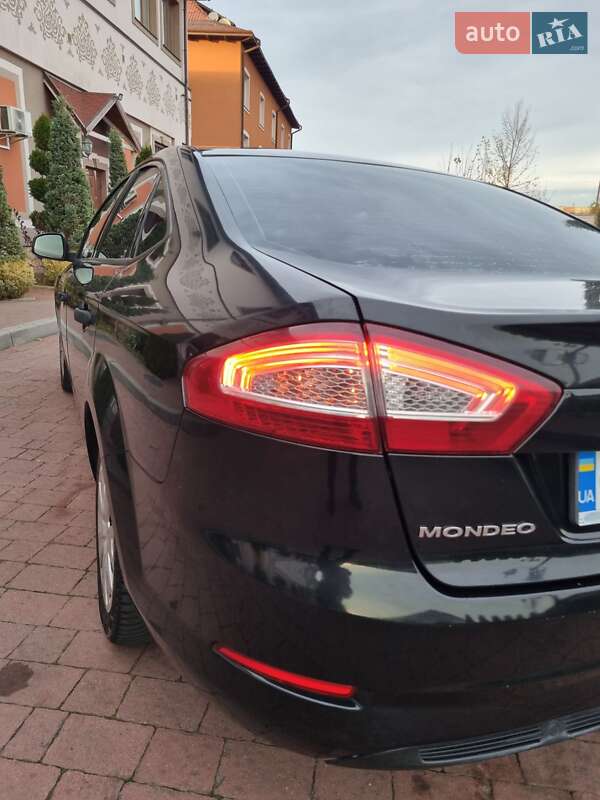 Седан Ford Mondeo 2012 в Стрые