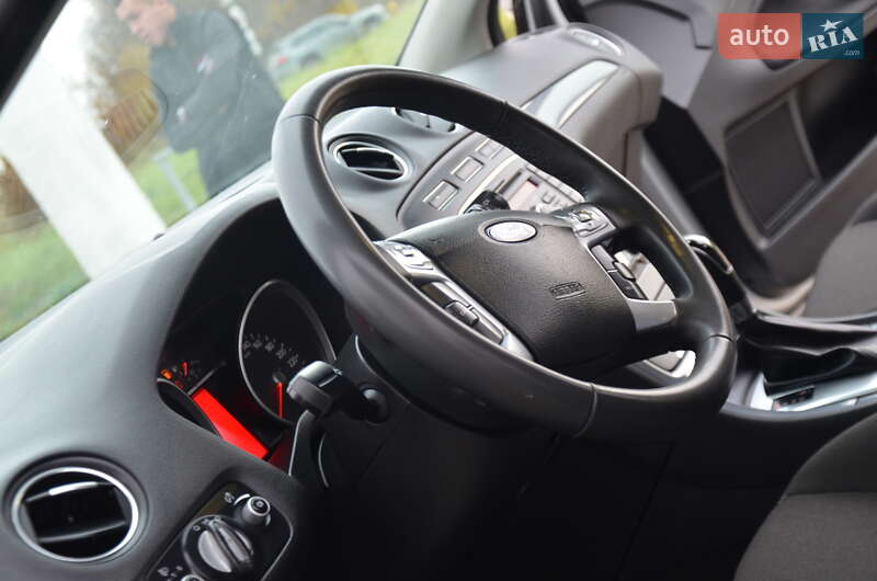 Седан Ford Mondeo 2013 в Дрогобыче