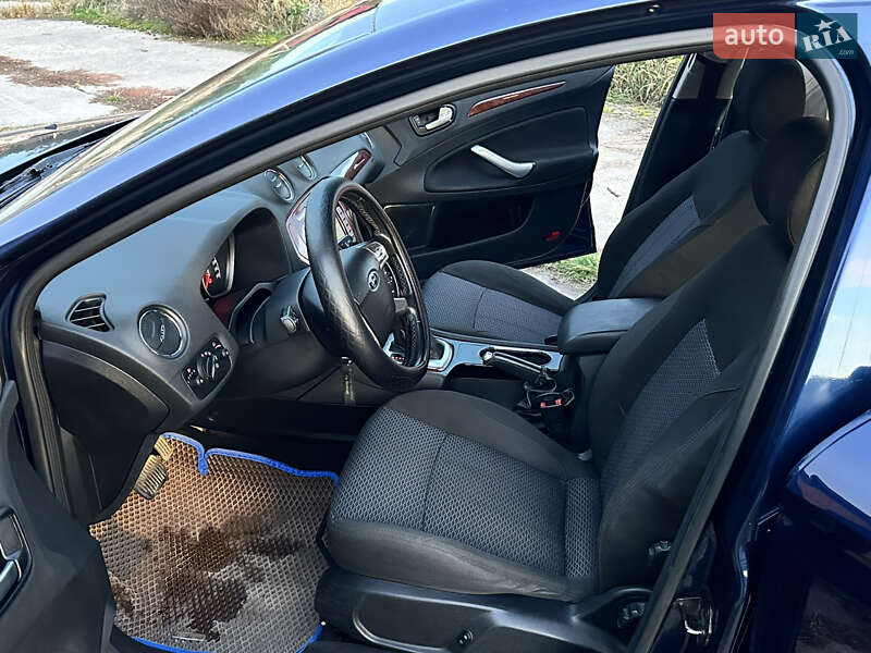 Лифтбек Ford Mondeo 2008 в Остроге фото 11 Лифтбек Ford Mondeo 2008 в Остроге