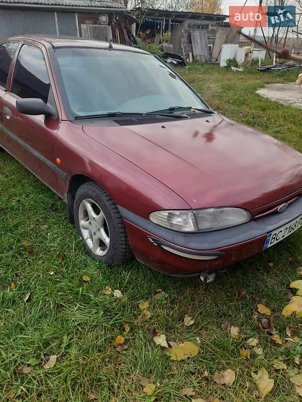 Седан Ford Mondeo 1993 в Бродах