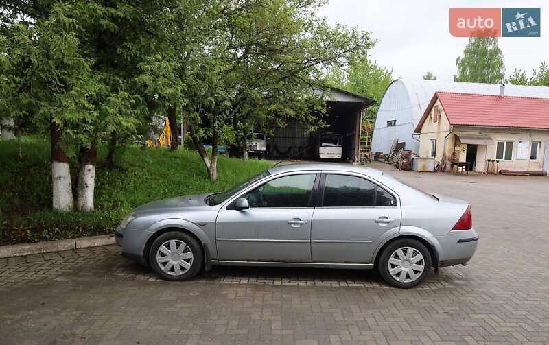 Седан Ford Mondeo 2003 в Долине