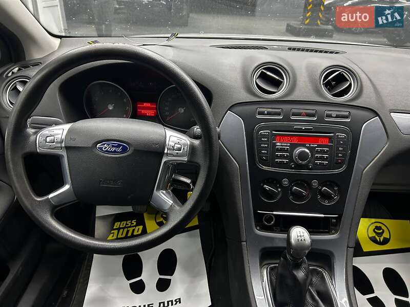 Седан Ford Mondeo 2012 в Черновцах