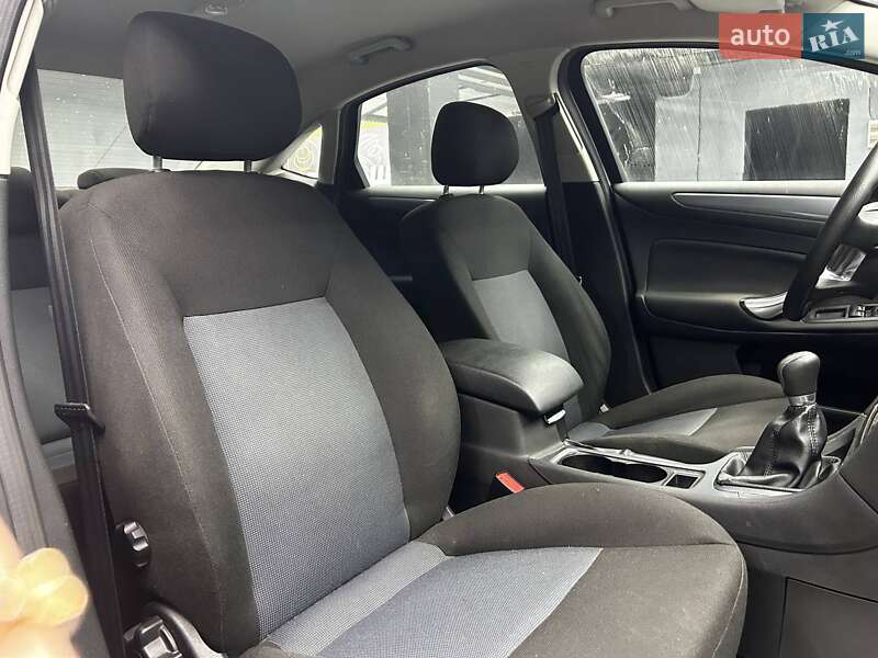 Седан Ford Mondeo 2012 в Черновцах