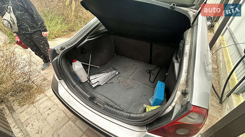 Седан Ford Mondeo 2005 в Киеве