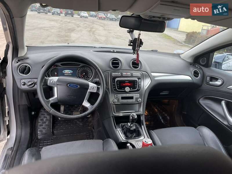 Седан Ford Mondeo 2007 в Староконстантинове