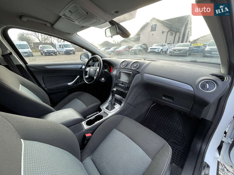 Універсал Ford Mondeo 2012 в Чернівцях