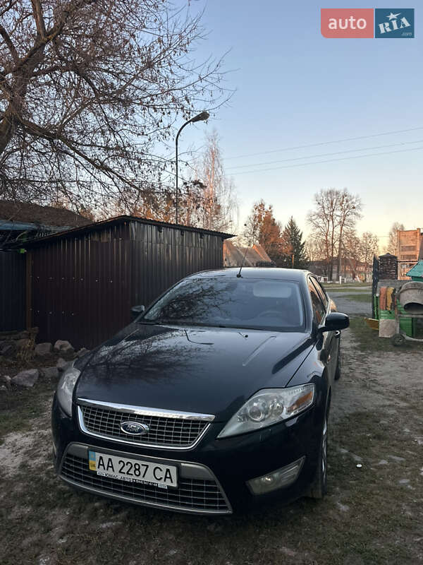Седан Ford Mondeo 2010 в Олевську