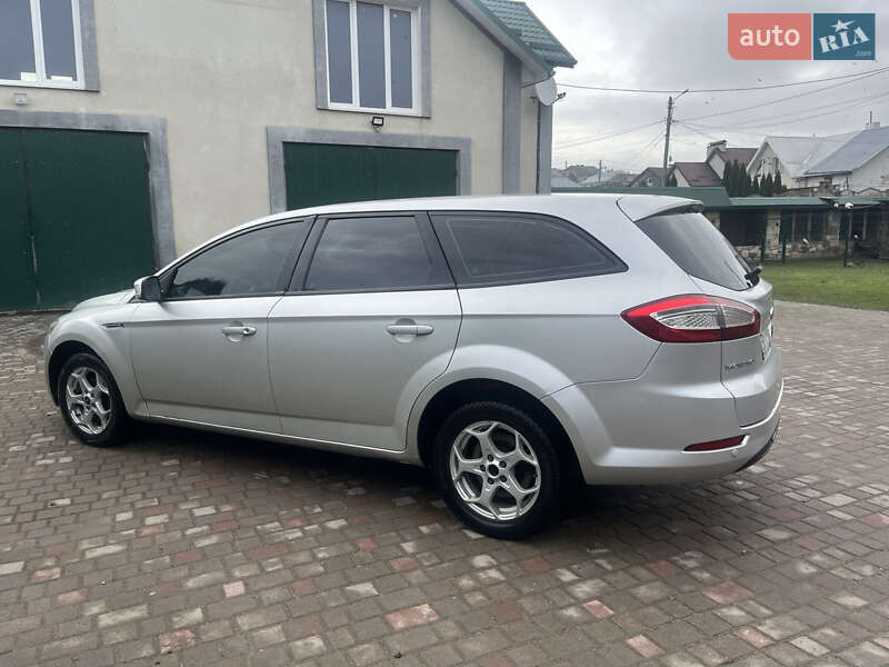 Універсал Ford Mondeo 2013 в Золочеві