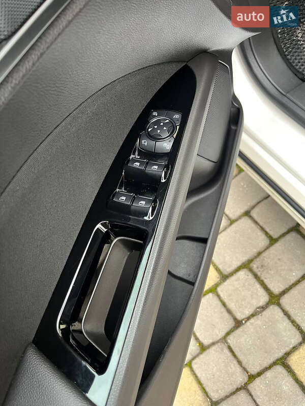 Ліфтбек Ford Mondeo 2019 в Радехові