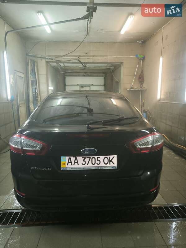 Лифтбек Ford Mondeo 2013 в Киеве