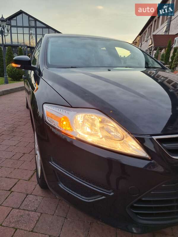 Седан Ford Mondeo 2012 в Стрию