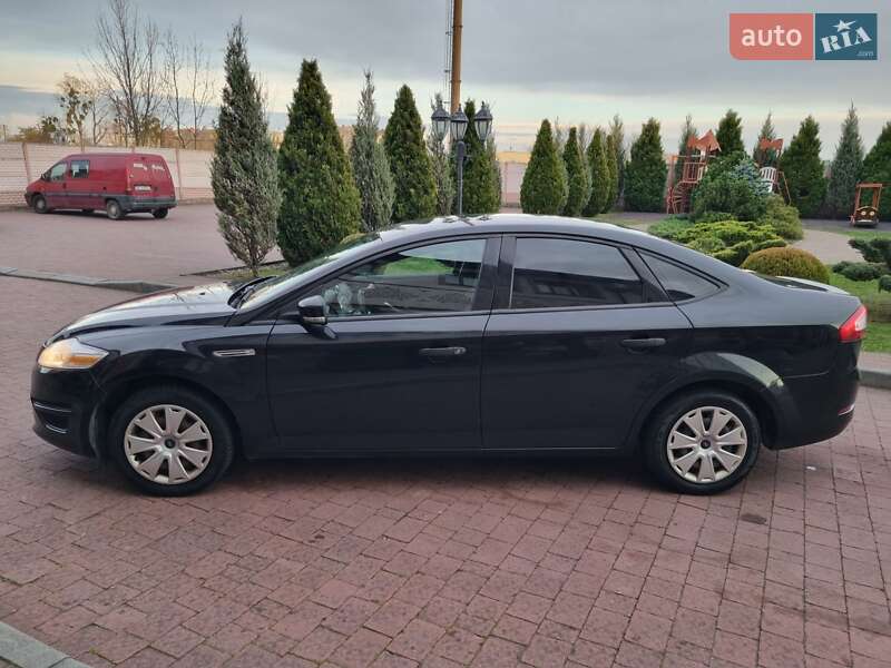 Седан Ford Mondeo 2012 в Стрию