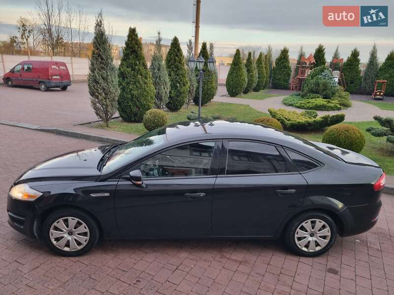 Седан Ford Mondeo 2012 в Стрию