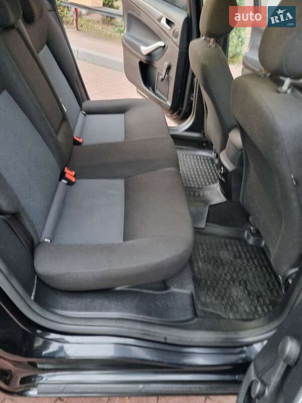 Седан Ford Mondeo 2012 в Стрию