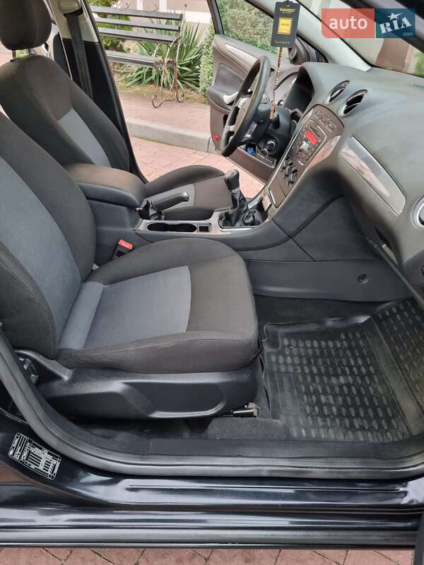 Седан Ford Mondeo 2012 в Стрию