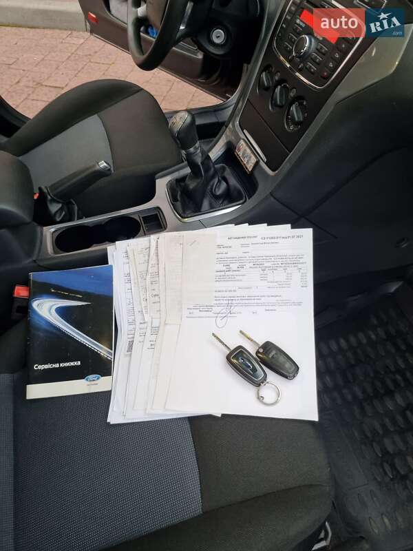 Седан Ford Mondeo 2012 в Стрию