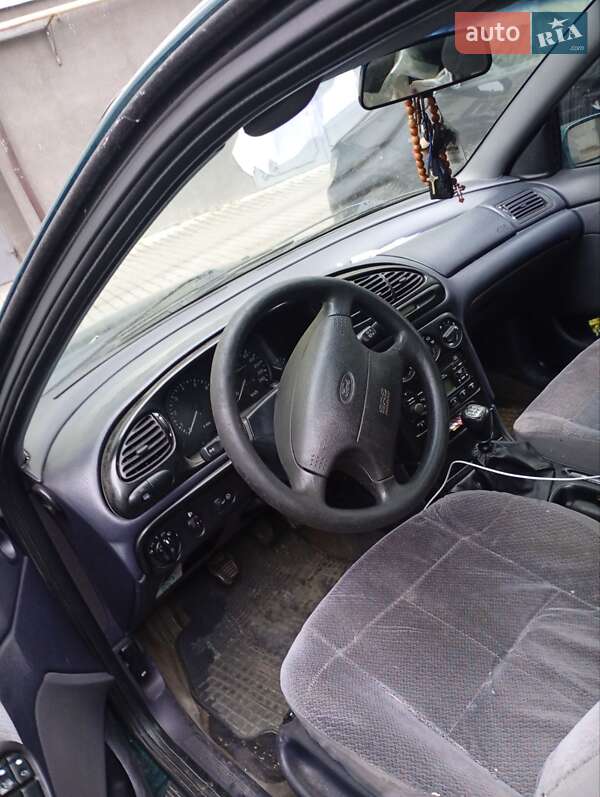 Седан Ford Mondeo 1996 в Ивано-Франковске