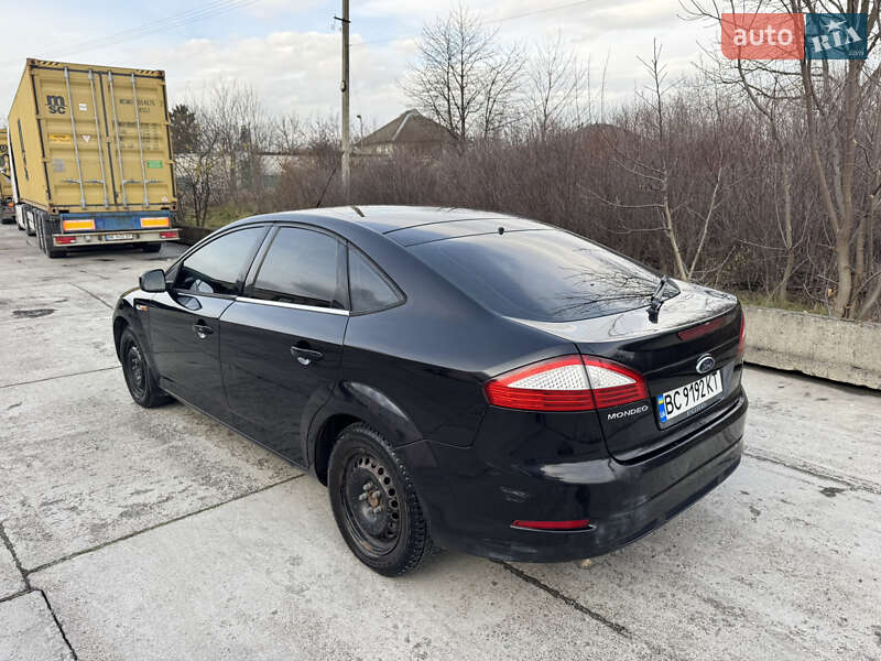 Седан Ford Mondeo 2010 в Стрию