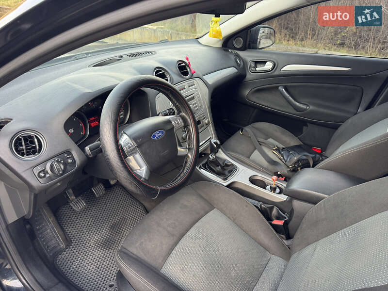 Седан Ford Mondeo 2010 в Стрию