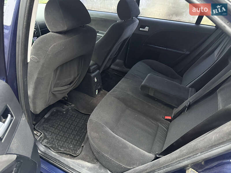 Седан Ford Mondeo 2002 в Коростене