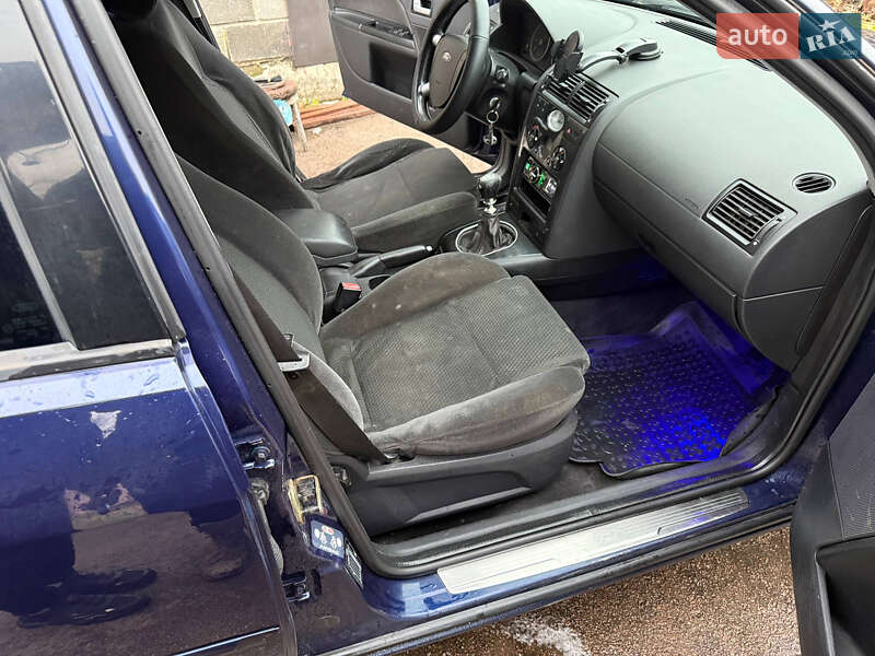 Седан Ford Mondeo 2002 в Коростене