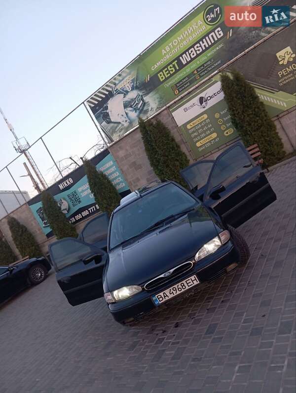 Лифтбек Ford Mondeo 1993 в Кропивницком