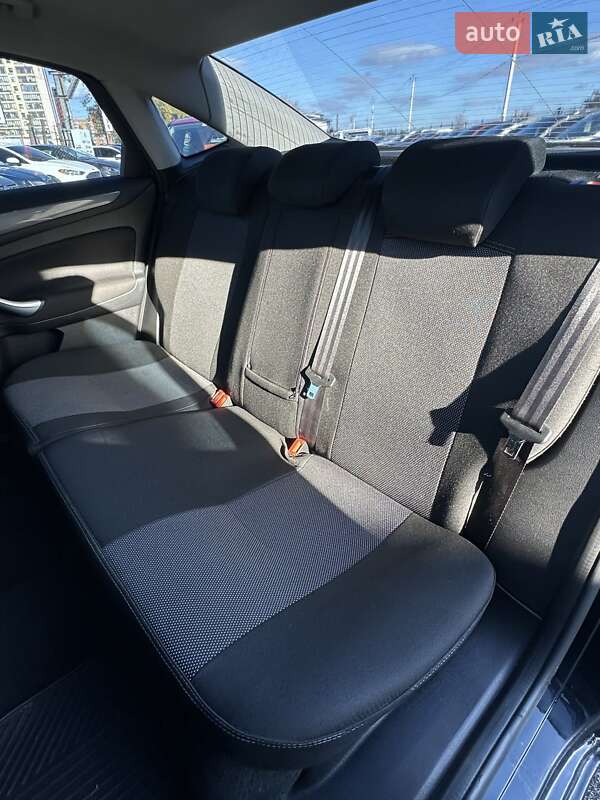 Седан Ford Mondeo 2011 в Белогородке