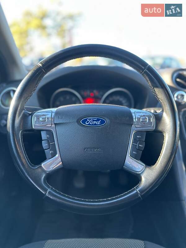 Седан Ford Mondeo 2011 в Белогородке