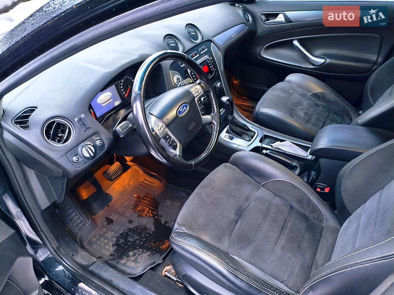 Седан Ford Mondeo 2011 в Глухове