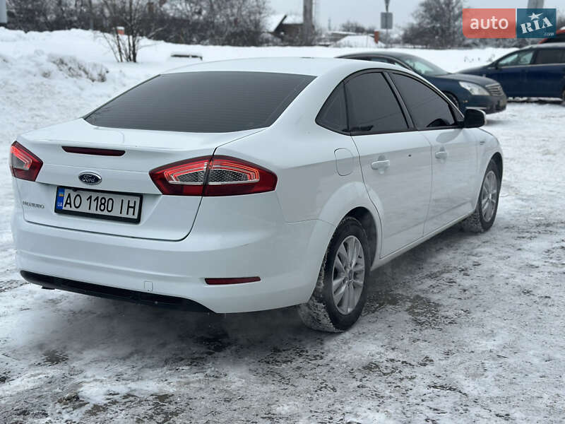 Седан Ford Mondeo 2012 в Мукачево
