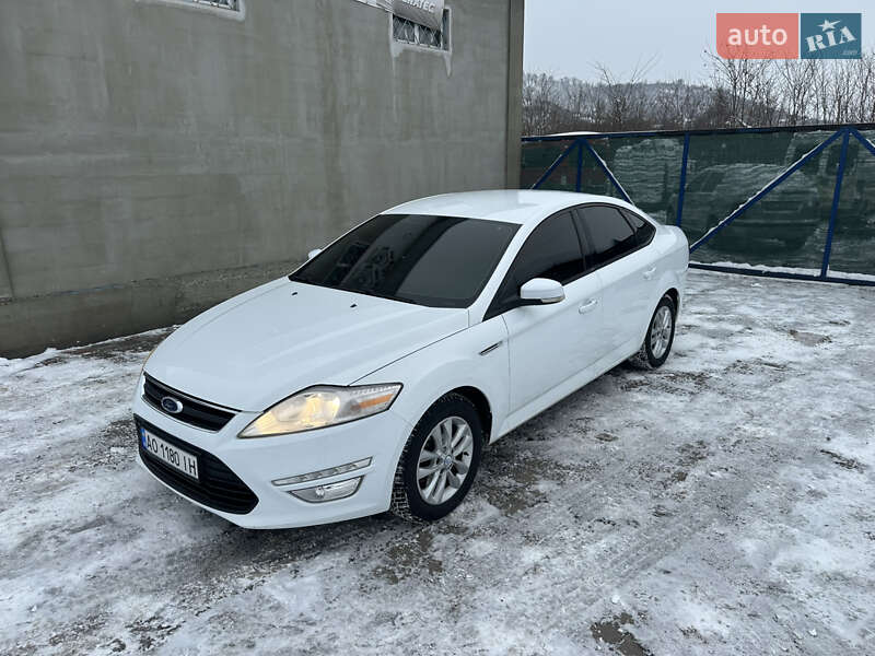 Седан Ford Mondeo 2012 в Мукачево
