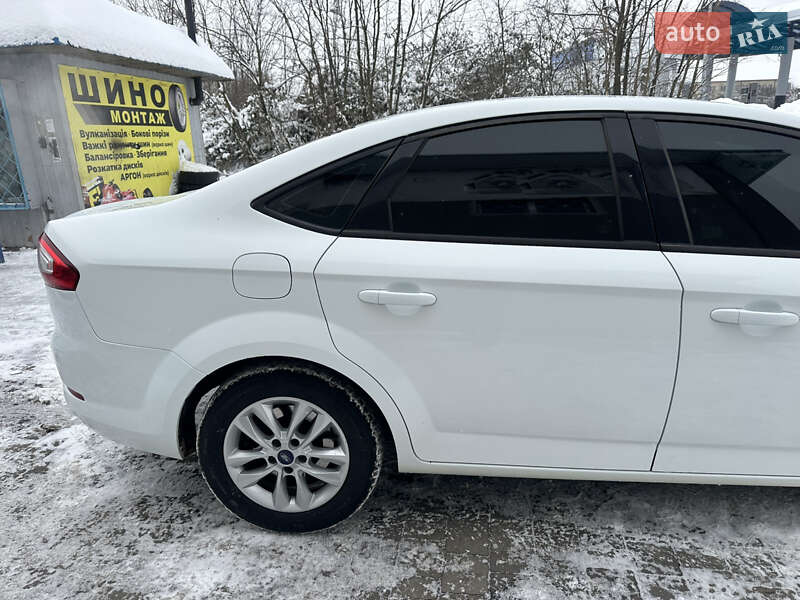 Седан Ford Mondeo 2012 в Мукачево