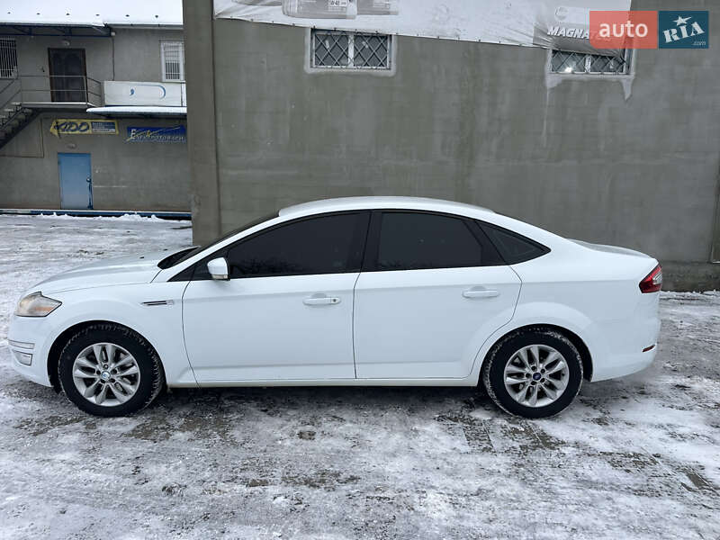 Седан Ford Mondeo 2012 в Мукачево