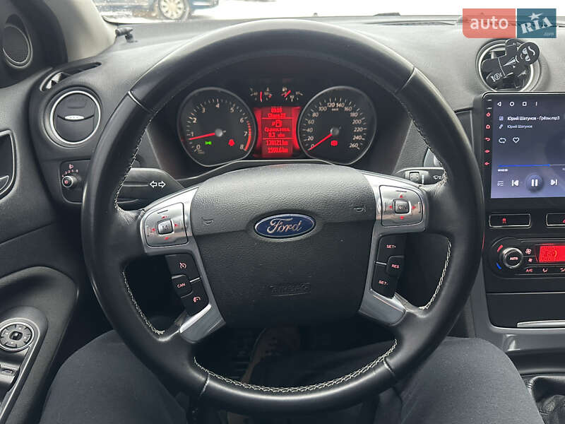 Седан Ford Mondeo 2012 в Мукачево