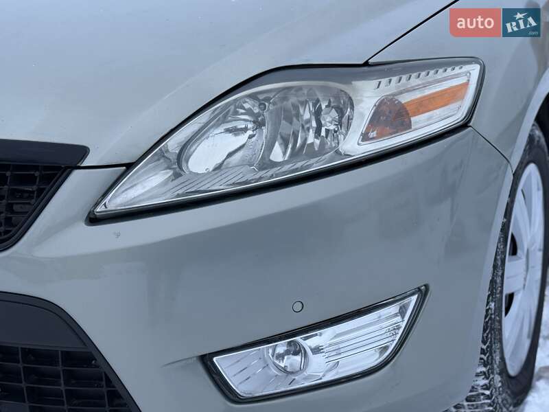 Седан Ford Mondeo 2010 в Ровно