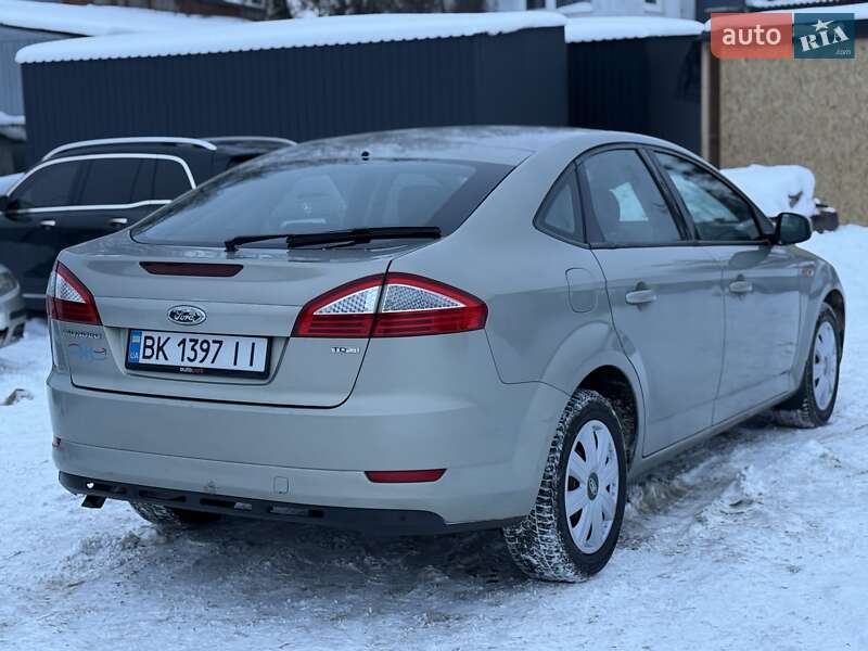 Седан Ford Mondeo 2010 в Ровно