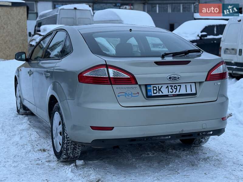 Седан Ford Mondeo 2010 в Ровно