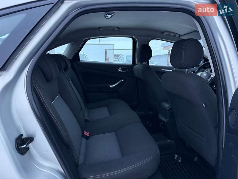 Седан Ford Mondeo 2010 в Ровно