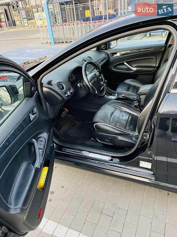 Седан Ford Mondeo 2011 в Первомайске